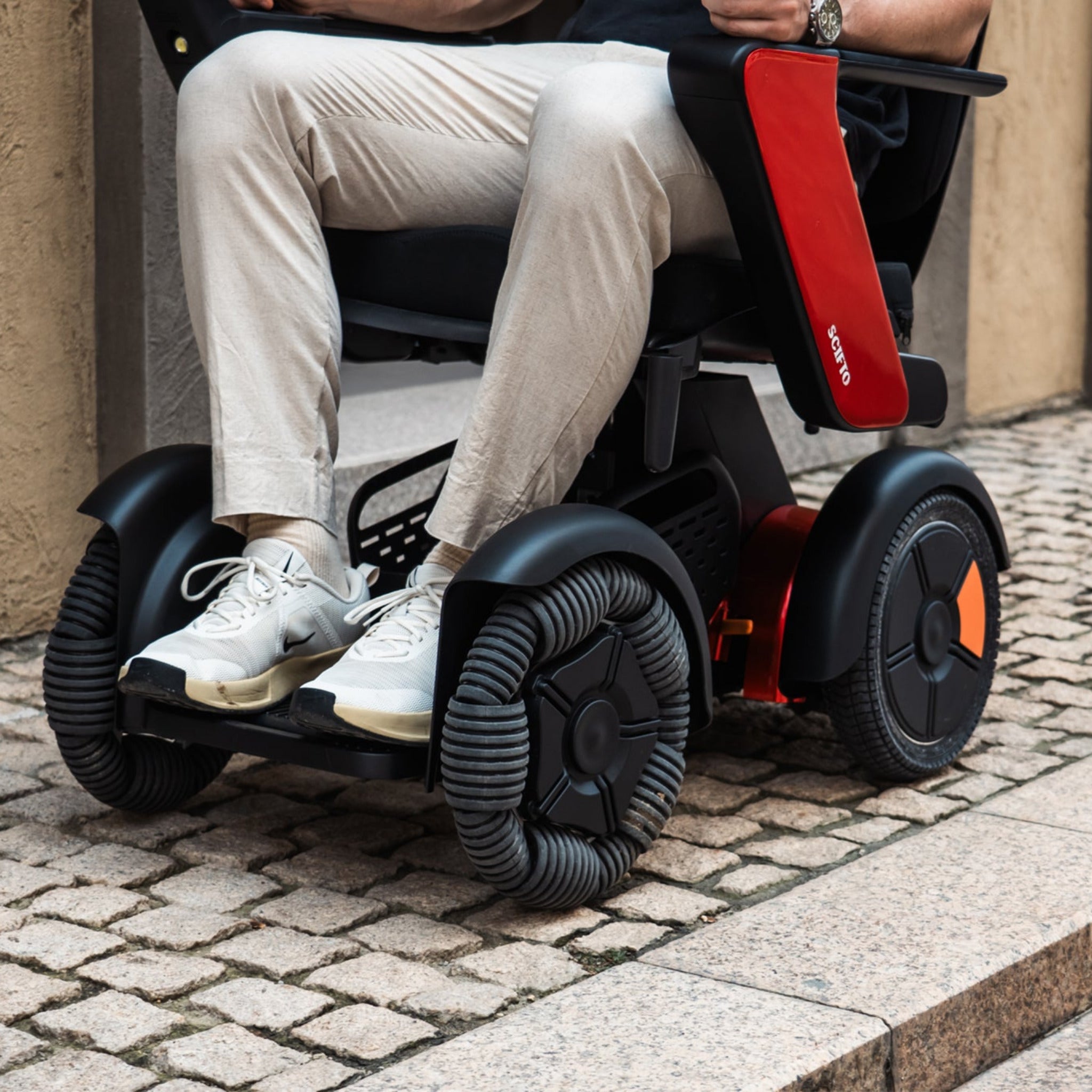 SCIFTO S300 Plus Elektrorollstuhl 64 cm Sitzbreite – 30 km Reichweite, zerlegbar