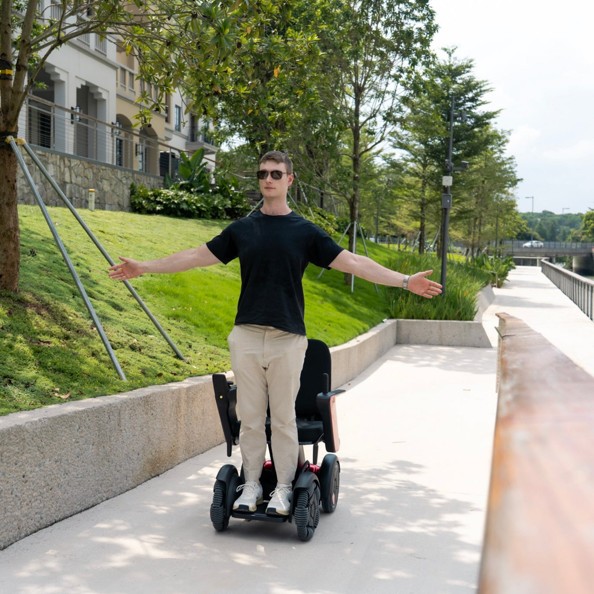 SCIFTO S300 Plus Elektrorollstuhl 64 cm Sitzbreite – 30 km Reichweite, zerlegbar