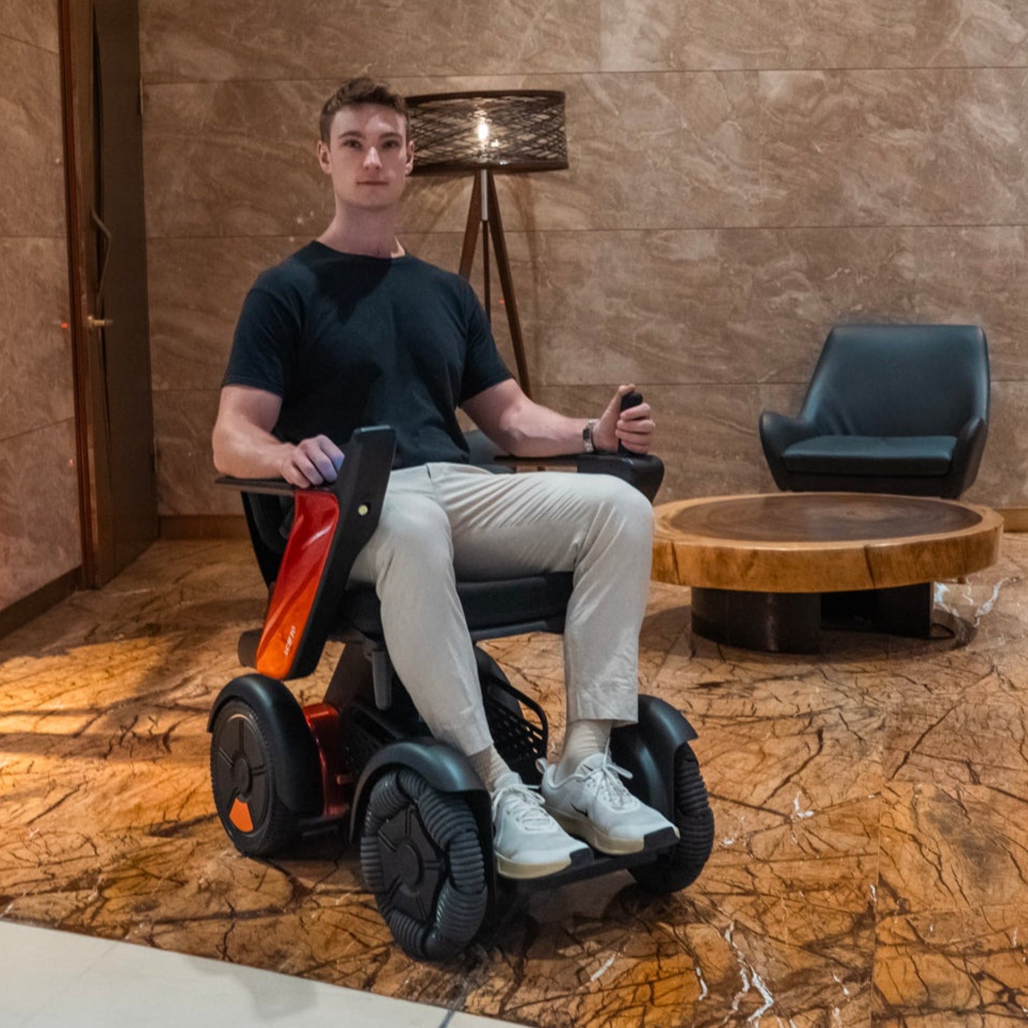 SCIFTO S300 Plus Elektrorollstuhl 64 cm Sitzbreite – 30 km Reichweite, zerlegbar