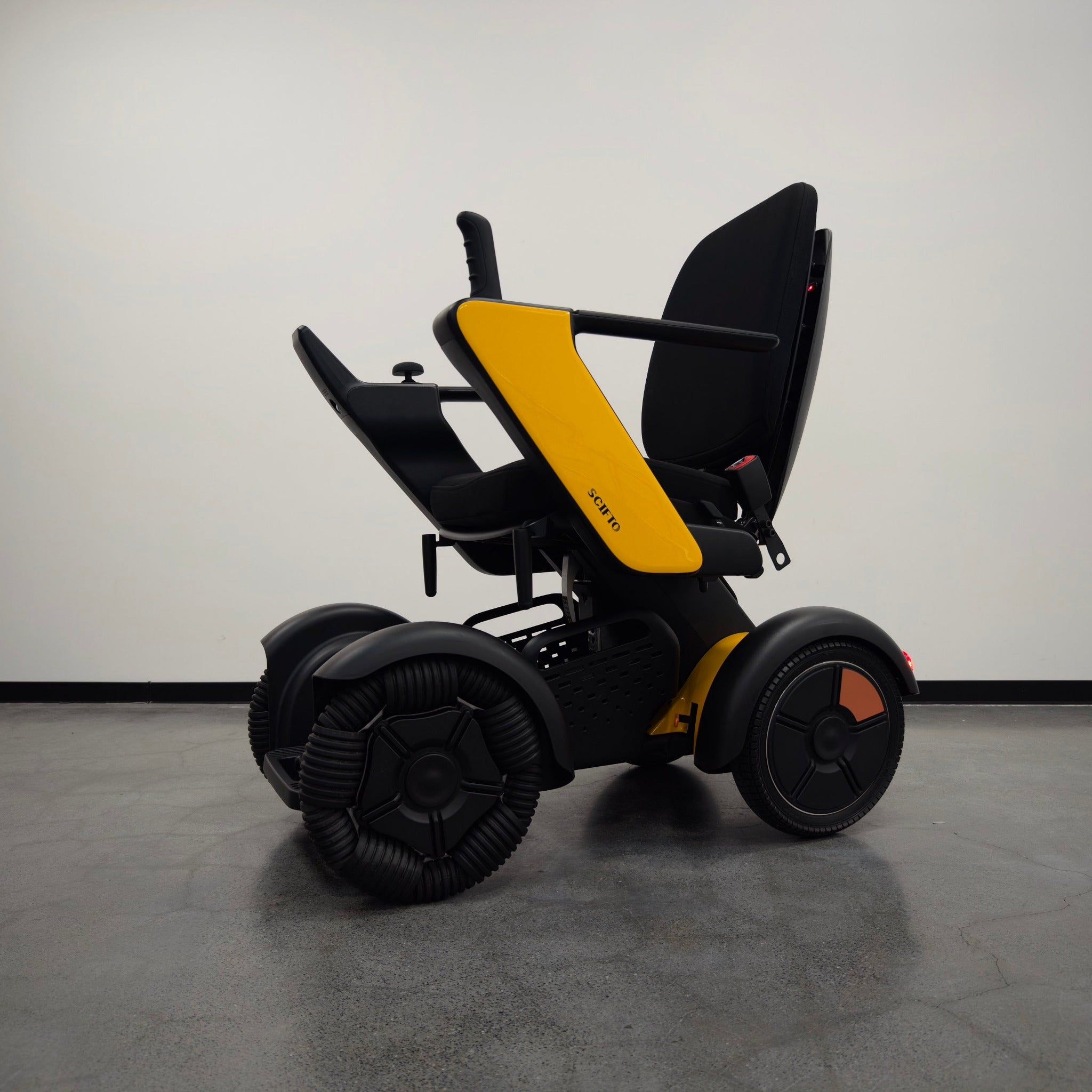 SCIFTO S300 Plus Elektrorollstuhl 64 cm Sitzbreite – 30 km Reichweite, zerlegbar