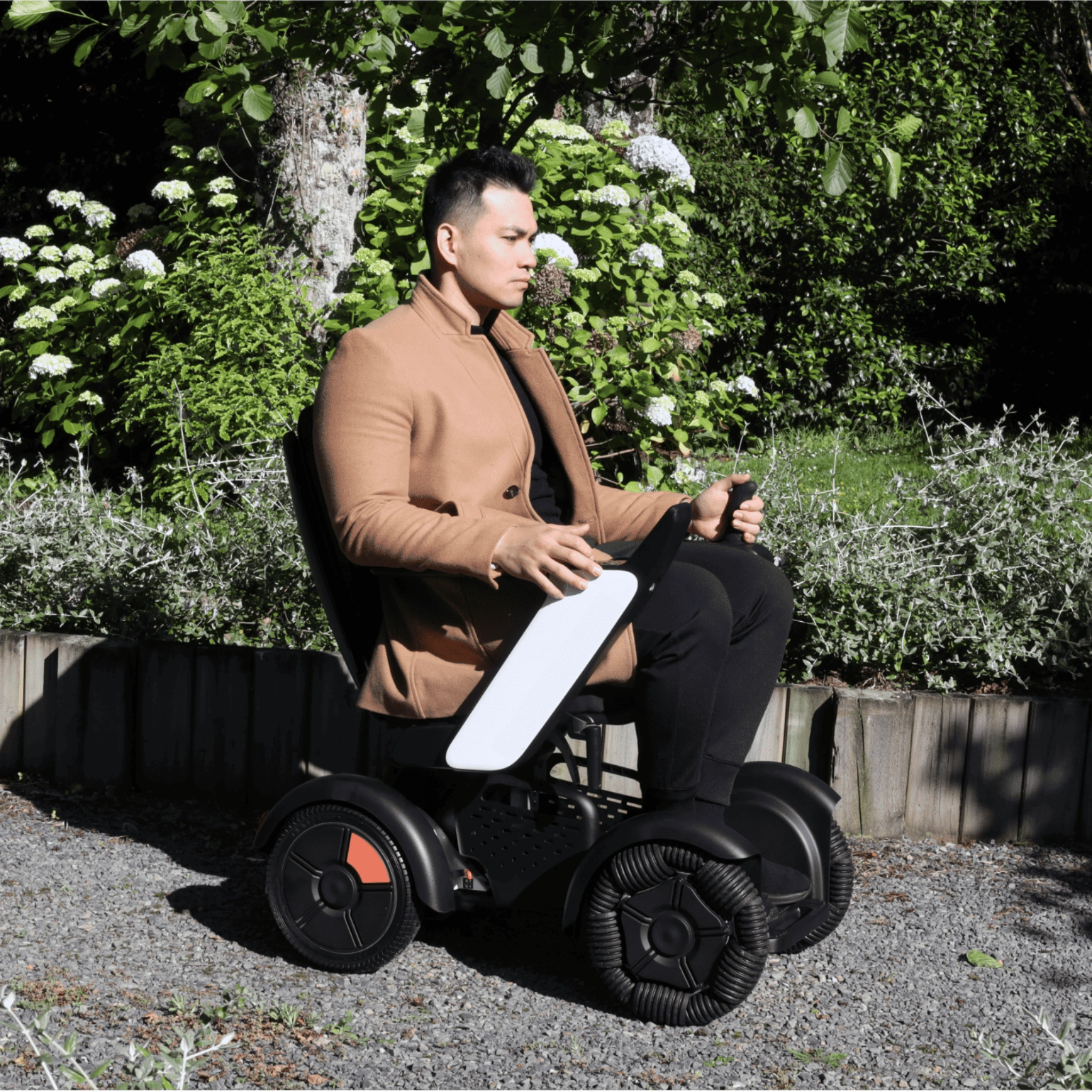 SCIFTO S300 Elektro-Rollstuhl weiß zerlegbar mit 57 cm Sitzbreite und 30 km Reichweite