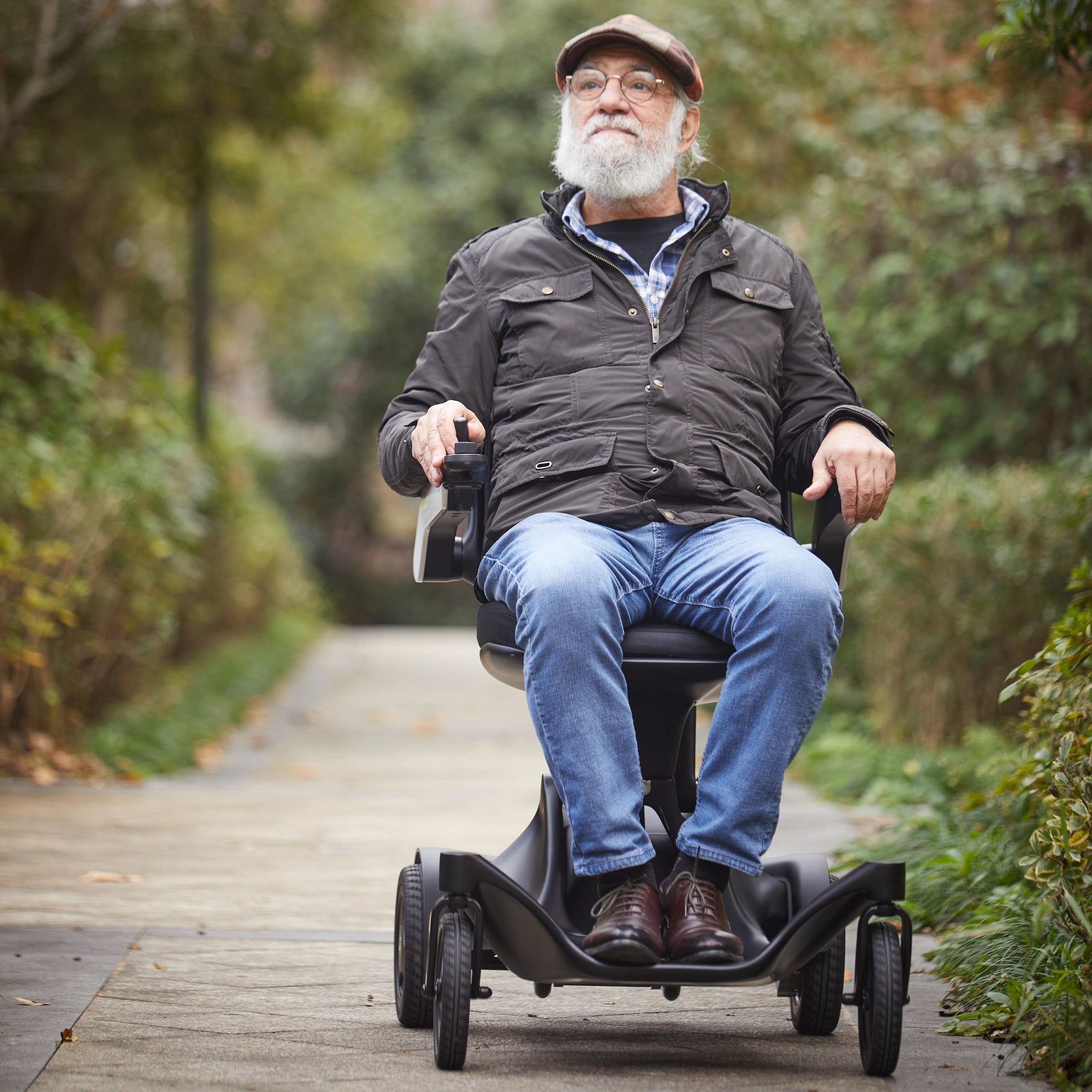 Elektrorollstuhl Superpi P2 Carbon draußen fahren