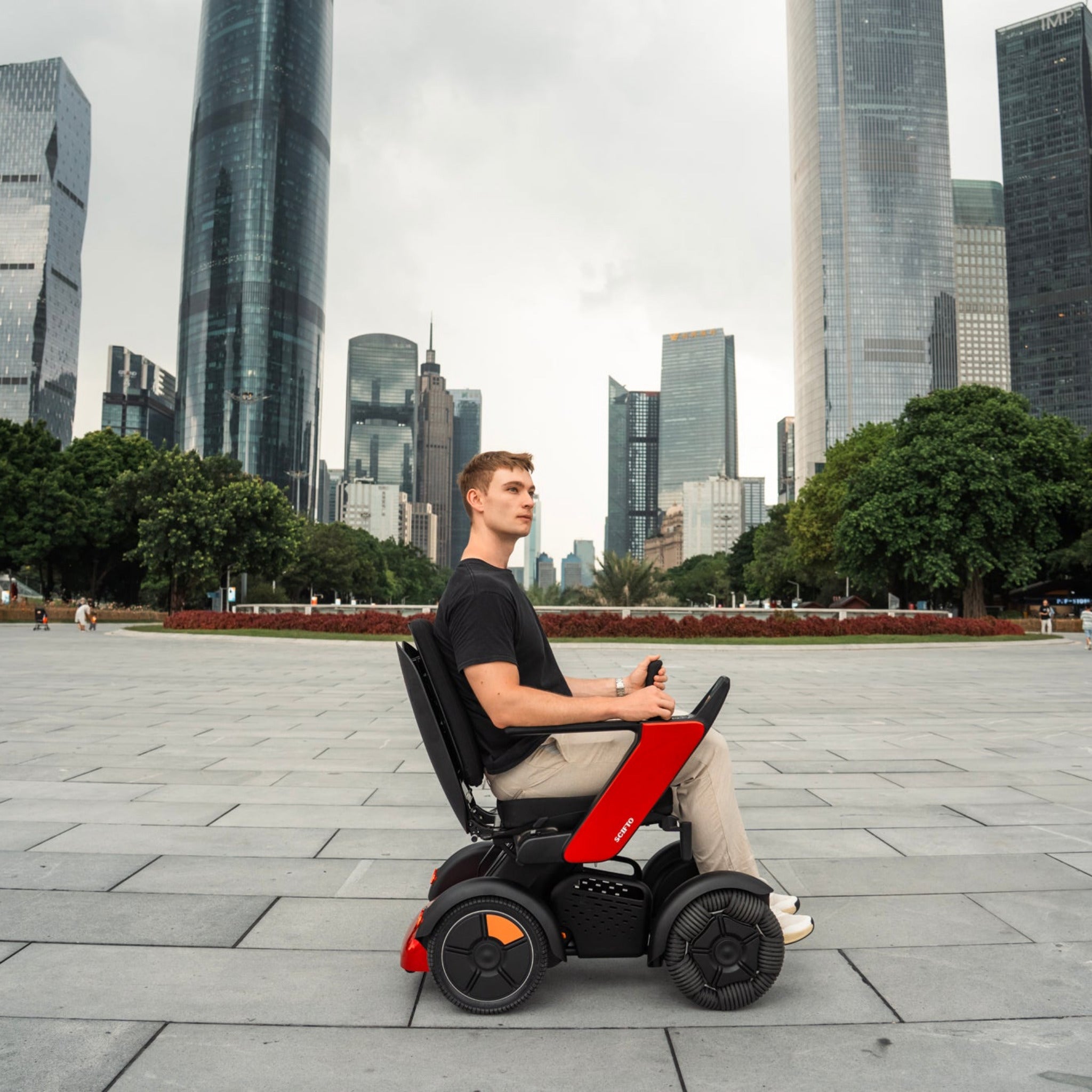 SCIFTO S300 Plus Elektrorollstuhl 64 cm Sitzbreite – 30 km Reichweite, zerlegbar